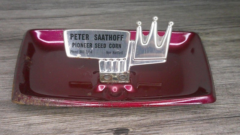 Vtg Pioneer seed corn metal ash tray Peter Saathoff New Hartford Z131