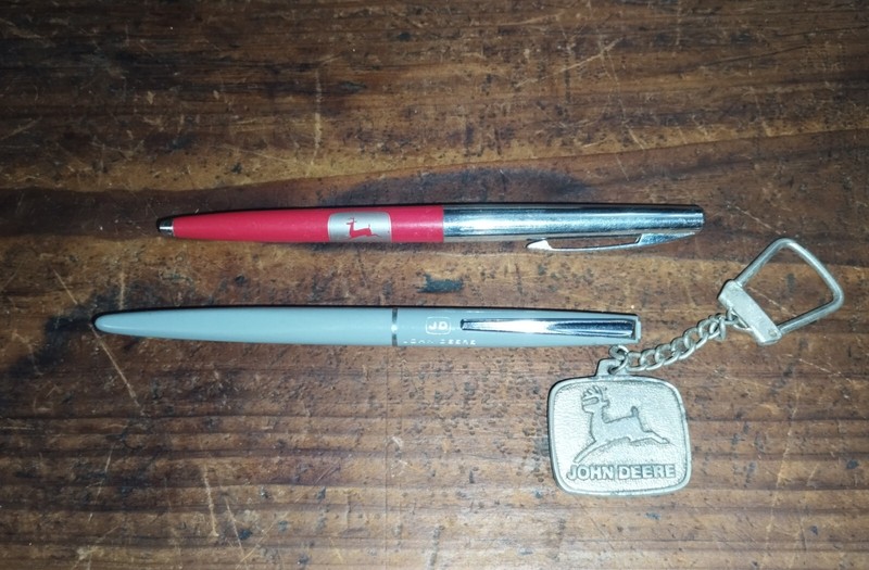 OLD LOT JOHN DEERE ARGENTINA KEYCHAIN & PEN OFFICIAL AGENT + SHEAFFER PEN USA gallery