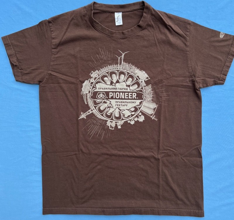 Pioneer Brand Seed Corn Ukraine Medium Men’s Brown Tee Shirt T-shirt
