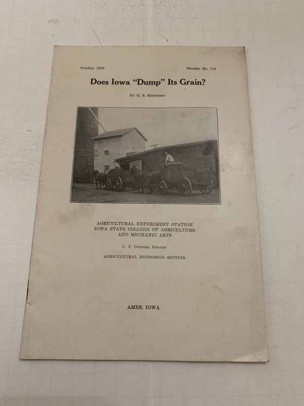 1929 Iowa State College of Agriculture Does Iowa Dump Its Grains Booklet