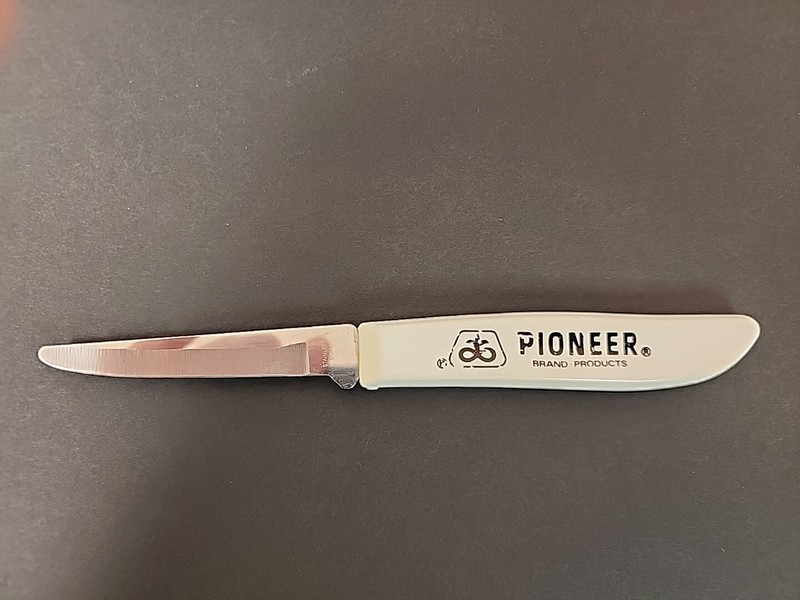 Vintage Pioneer Advertising Pairing Knife
