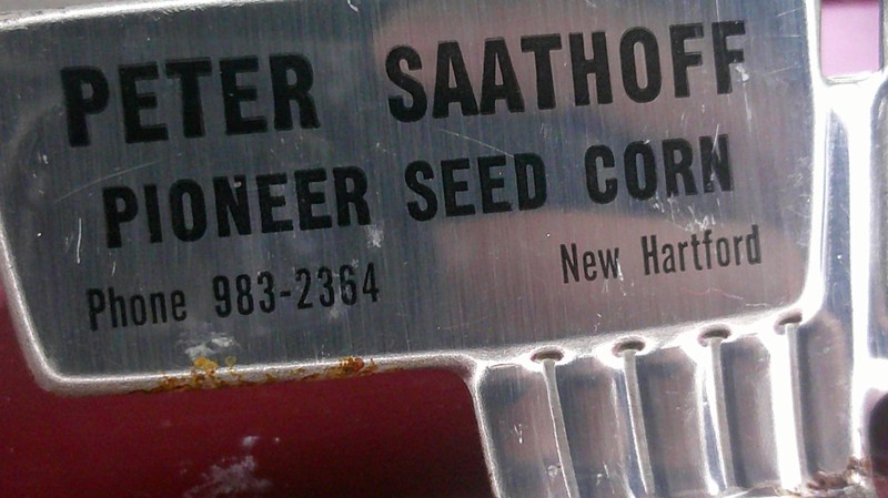 Vtg Pioneer seed corn metal ash tray Peter Saathoff New Hartford Z131 gallery