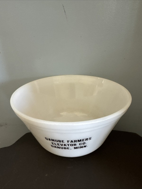 Vtg 1950s Danube MN Farmers Elevator Company Bowl Federal Glass Advertising USA gallery