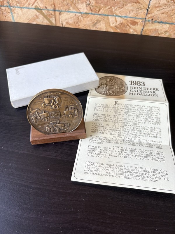JOHN DEERE 1983 GENERATION TRACTORS CALENDAR MEDALLION