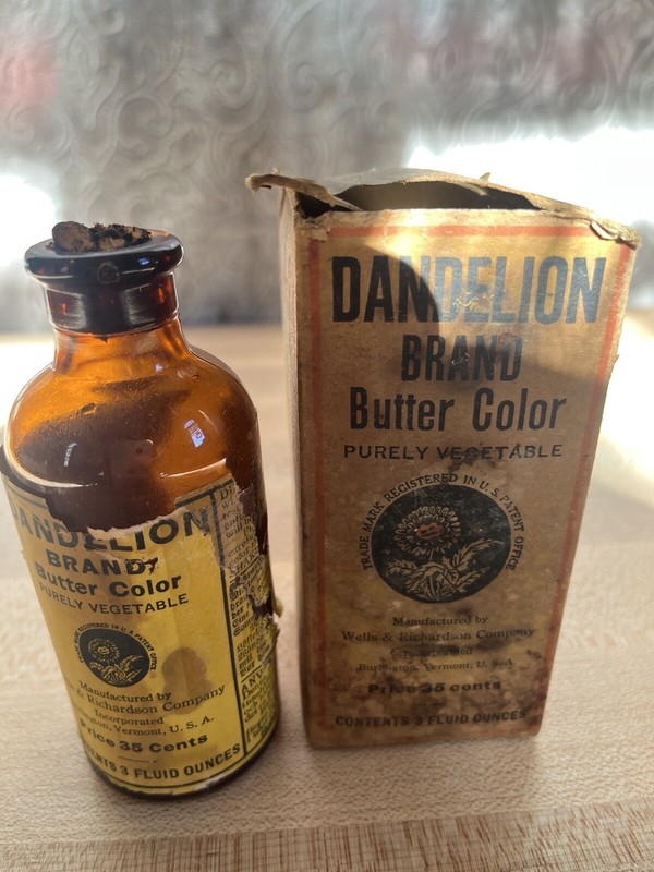 Vintage Dandelion Brand Butter Color Wells & Richardson Co. Burlington VT