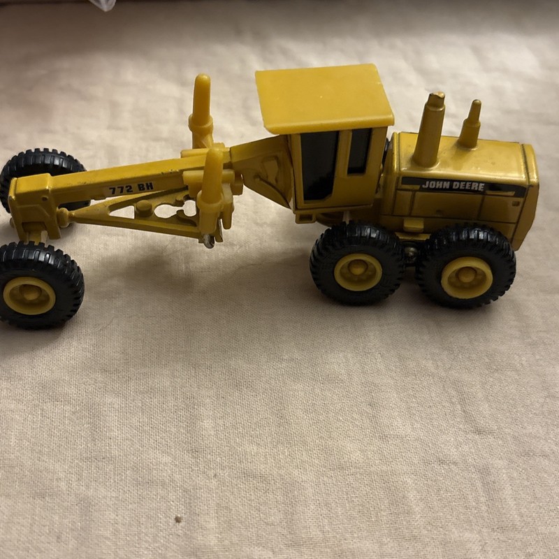 John Deere model 772 BH die cast grader Construction Vehicle no plow gallery