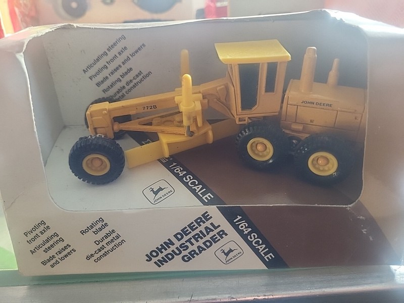 John Deere 772B Industrial Motor Road Grader 1:64 Ertl Toy #5540 Die Cast Metal