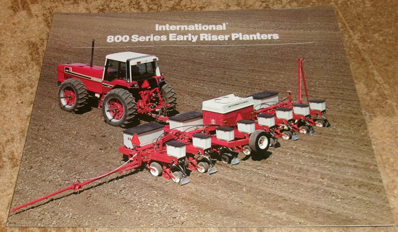 1980 international 800 series planters brochure in good shape used
