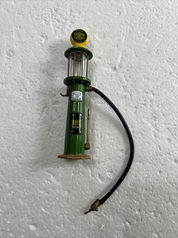 Gearbox Collectibles John Deere Visible Gas Pump 1:25 Scale