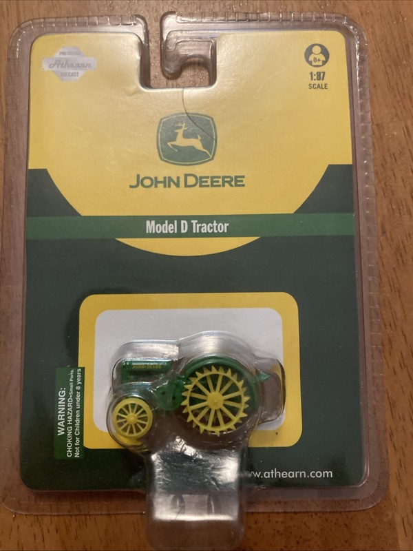 New Athearn Precision John Deere Model “D” Tractor 1/87/HO JD-7705 2005