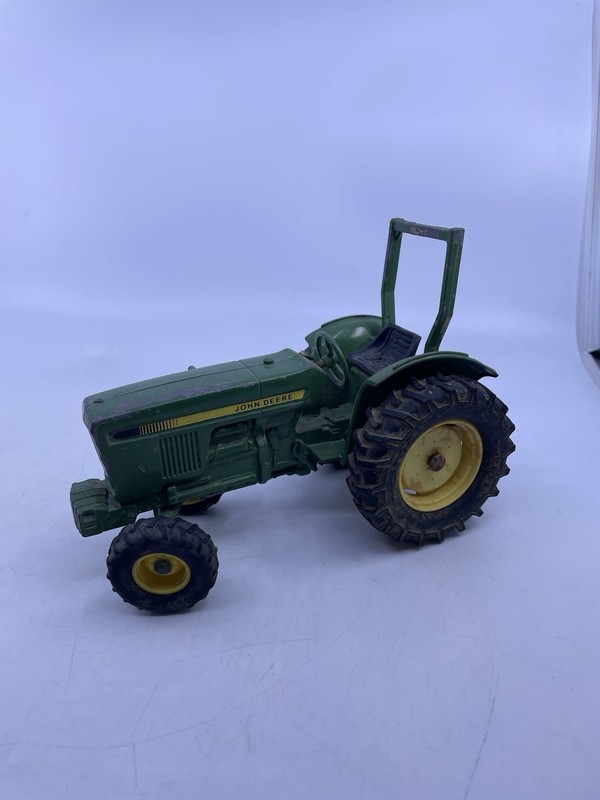ERTL JOHN DEERE COMPACT UTILITY TRACTOR 1/16 SCALE DIE CAST Rough Condition gallery