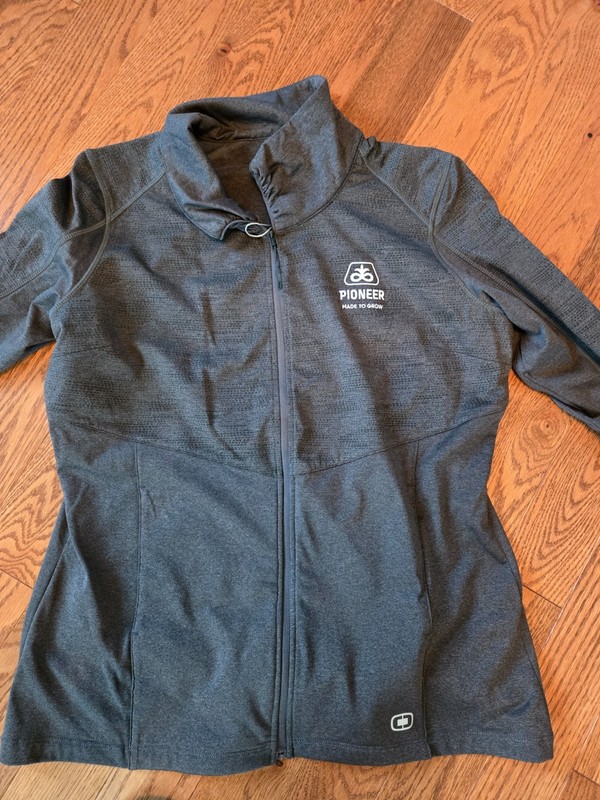 Pioneer Seed-Corteva Women’s XL Athletic/Yoga Jacket NWOT