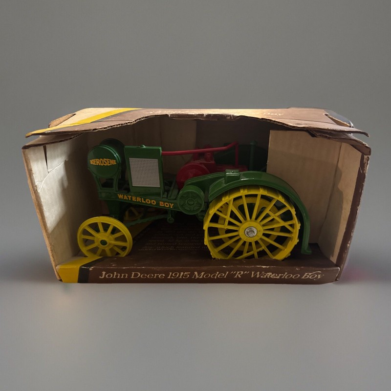 John Deere 1915 ERTL 1/16 Model “R” Waterloo Boy No.559 Diecast Model In Box