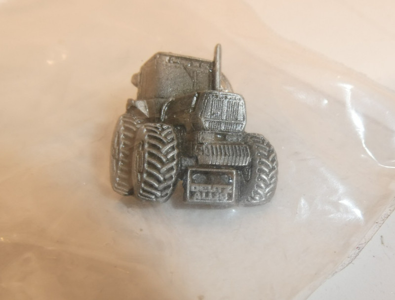 Deutz-Allis Farming Equipment Tractor 9150 VTG Metal Lapel Hat Pin Badge NEW!