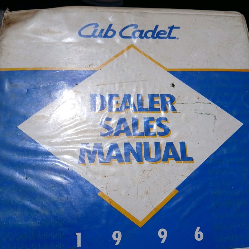 CUB CADET Dealers Binder Engine Maintenance PARTS MANUAL Many Models 1980s-2000s