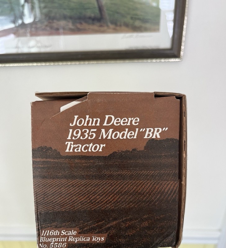 ERTL John Deere 1935 Model BR Tractor 1/16 Scale Die-Cast Model 5586 gallery