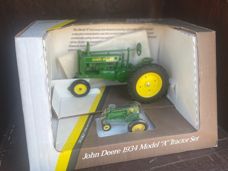John Deere 1934 Model A Diecast Tractor Toy Set – Agriculture Theme