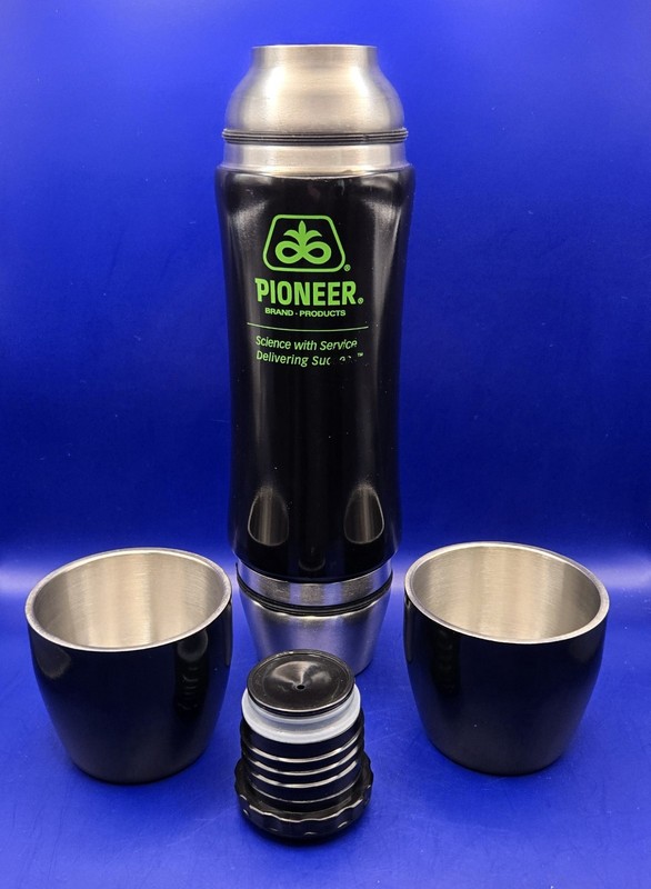 PIONEER Seed Company Black Stainless Steel .75L Thermos Vacuum Bottle w/2 Cups🌱