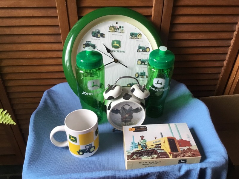 JOHN DEERE LOVER LOT TRACTOR CLOCK WATER BOTTLES MUG JIGSAW PUZZLE MOO COW ALARM