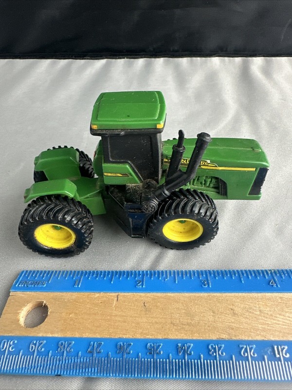 John Deere 1/64 Die Cast Tractor ETRL with 4WD Farm Toy Bin35