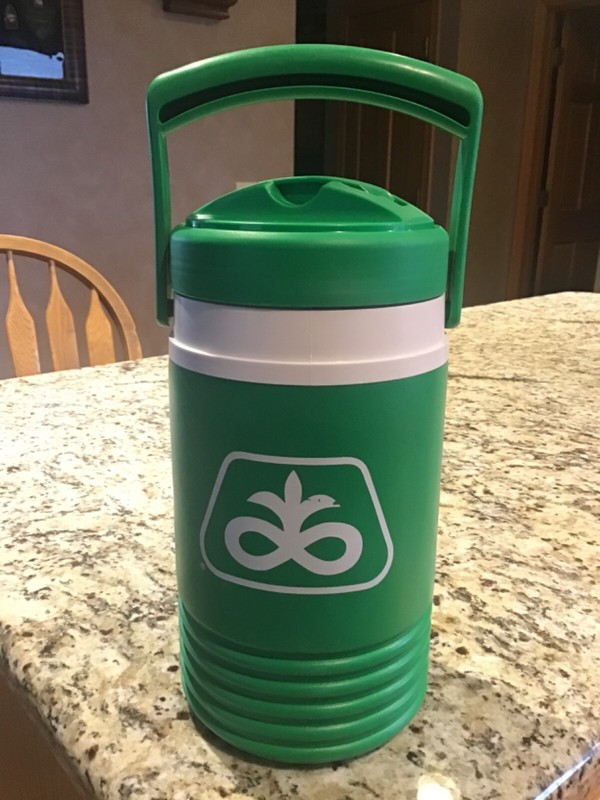 Pioneer Seed Corn Igloo 1/2 Gallon Water Jug Cooler with Spout Excellent Shape