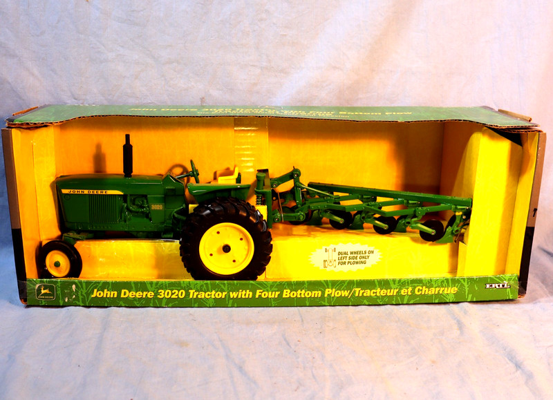 Ertl 2001 JOHN DEERE 3020 Tractor w/4 Bottom Plow Racing Champions