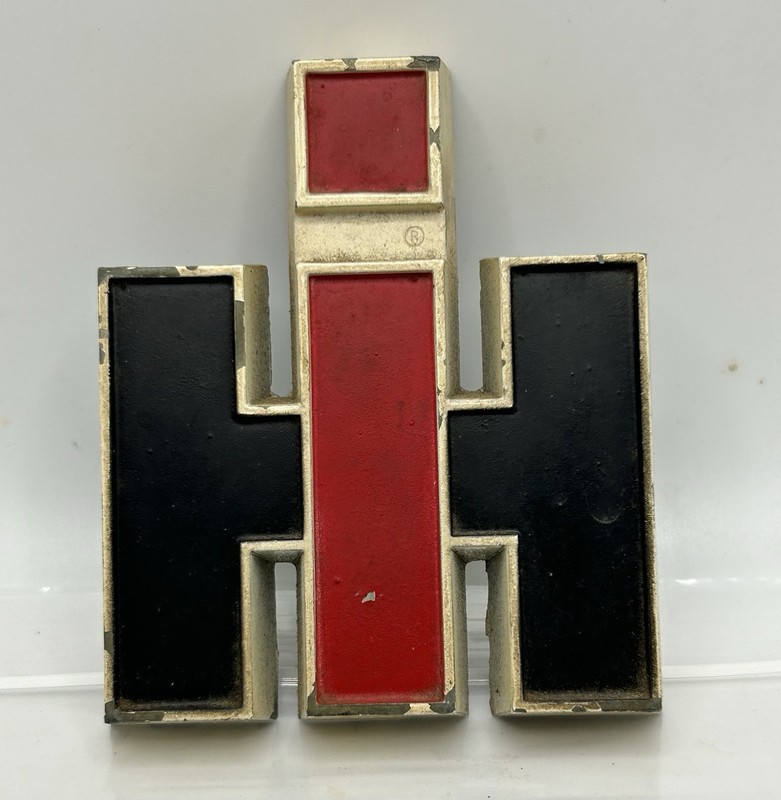 VINTAGE INTERNATIONAL HARVESTER FRONT GRILL IH EMBLEM FREE SHIPPING IN USA