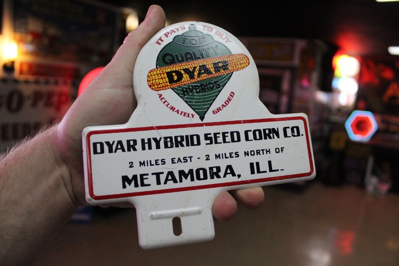 RARE 1950s DYAR HIBRID SEED CORN DEALER STAMPED PAINTED METAL TOPPER SIGN