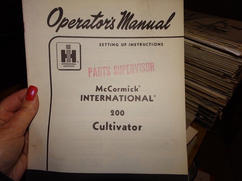 International Harvester Model 200 Cultivators Set Up and Operator’s Manual