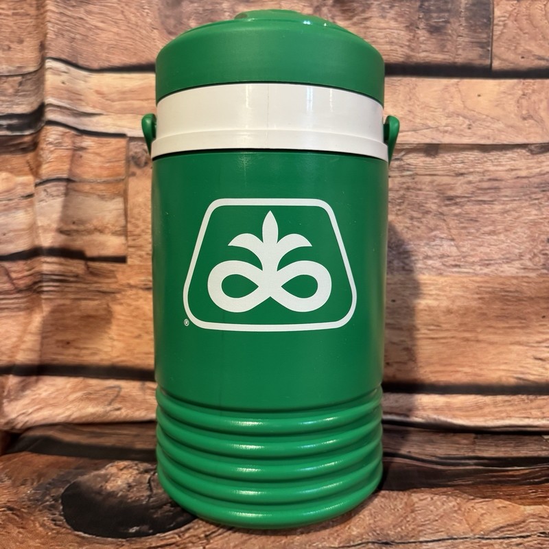 Vintage Pioneer Seed Corn Igloo 1/2 Gal Water Jug Cooler Green Farm Advertising