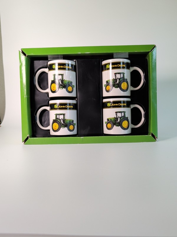John Deere 7000 Series Tractor set 4 mugs New Open Box J D LICENSED PRODUCT