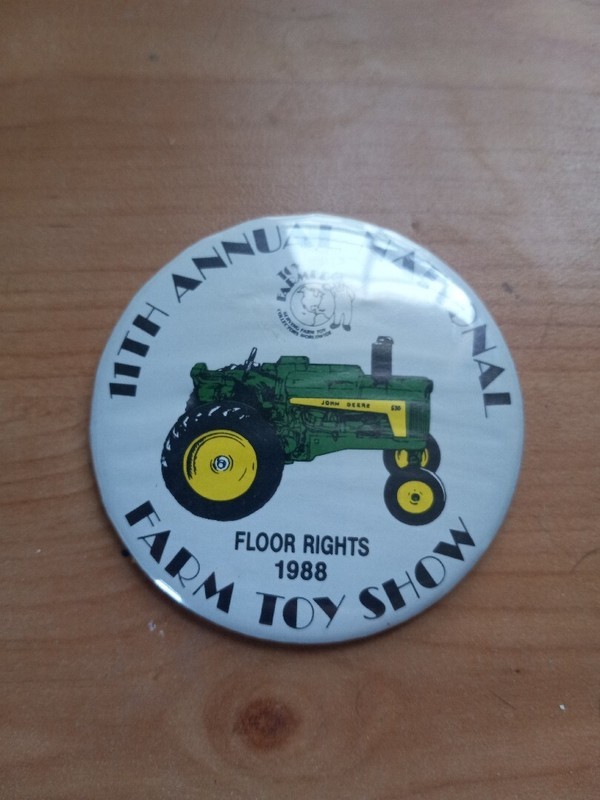 1988 National Farm Toy Show Floor Rights Button Good Condition