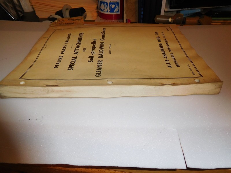ALLIS CHALMERS.GLEANER DEALER PARTS CATALOG SPECIAL ATTACHMENTS FOR COMBINES gallery