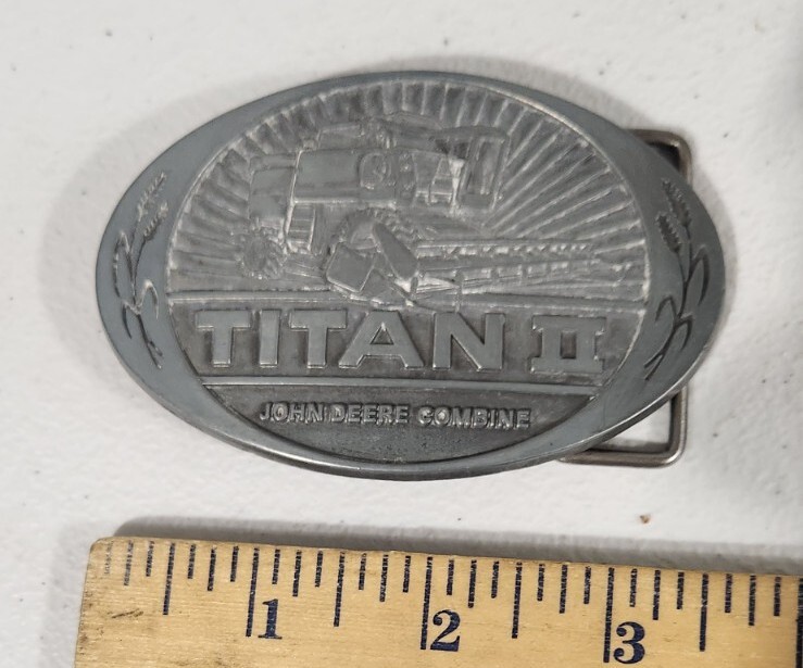 Vtg JOHN DEERE 1984 8820 TITAN II COMBINE TRACTOR PEWTER BELT BUCKLE