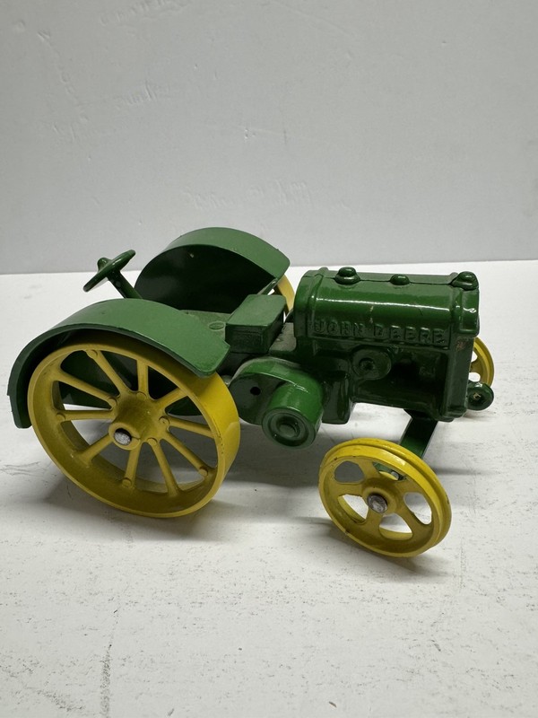 Vintage John Deere tractor #0447 – Diecast