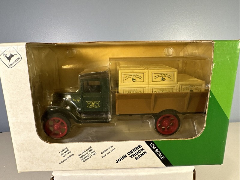 1991 Ertl John Deere Truck Bank Hawkeye Crate Delivery NEW 1/34 Made USA #5687