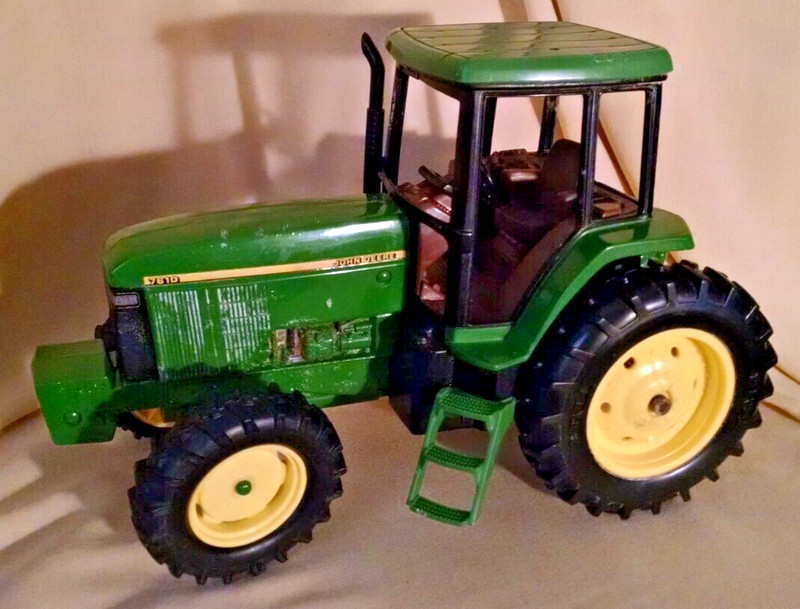 JOHN DEERE TRACTOR 7610 LOOSE 1:16 SCALE WITH CAB #2760SR ARTICULATED AS IS.