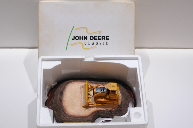 ERTL JOHN DEERE 2000 COMMEMORATIVE TEE MARKER 850C BULLDOZER TPC DEERE RUN JULY