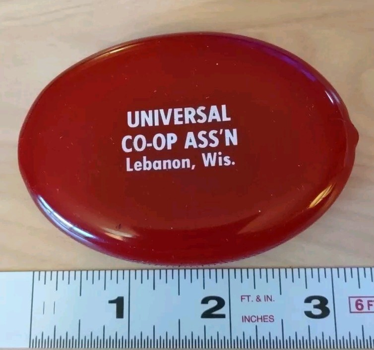 Universal CO-OP ASSN Vintage 1970’s Red Oval Vinyl Coin Pouch Lebanon,Wis