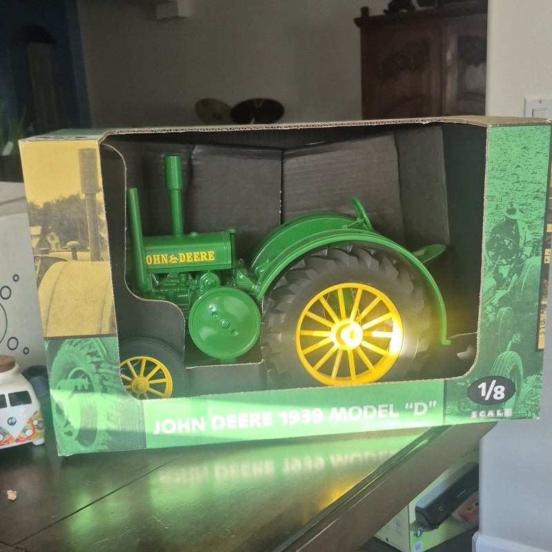 John Deere Original 1939 Model D 1/8 Scale Diecast Tractor w/ Box