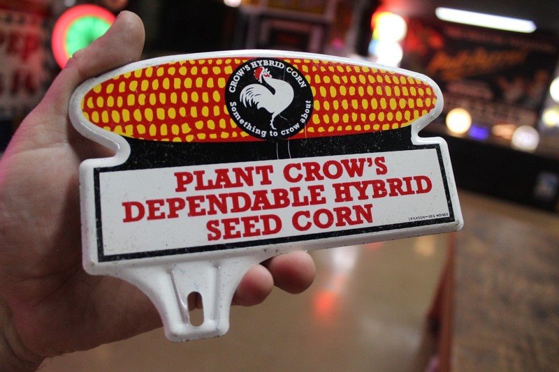 RARE 1950s PLANT CROW’S HYBRID SEED CORN STAMPED METAL TOPPER SIGN EAR ROOSTER