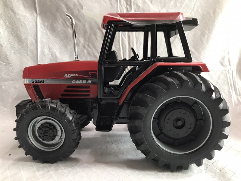 ERTL 1/16 CASE IH International Farmall 5250 MAXXUM SE 50,000TH Tractor NIB gallery