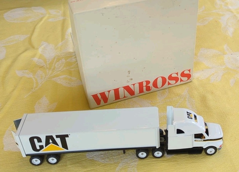 Winross CATERPILLAR SEMI TRACTOR TRAILER TRUCK CAT 1:64