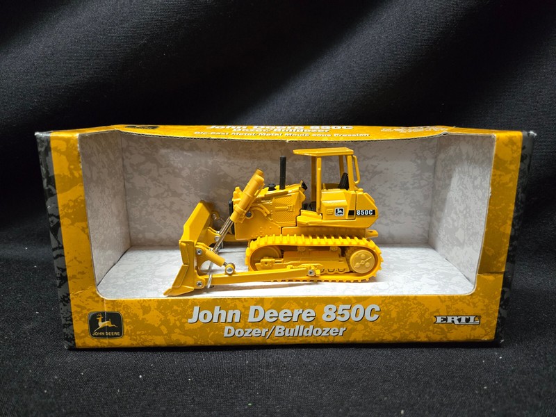 Ertl John Deere Die Cast 850C Dozer/Bulldozer Model, New in Box