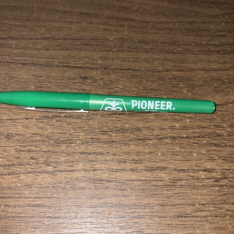 Pioneer Brand Seed Corn Gerald Johnson New Hampton, IA Ad Pen