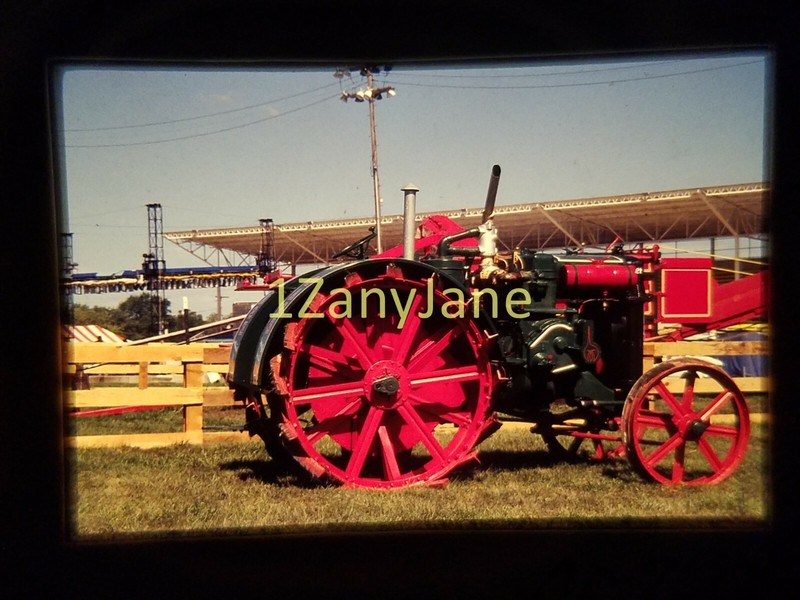 AC3907 35mm Slide of an Allis-Chalmers from MEDIA ARCHIVES TRACTOR AND STANDS