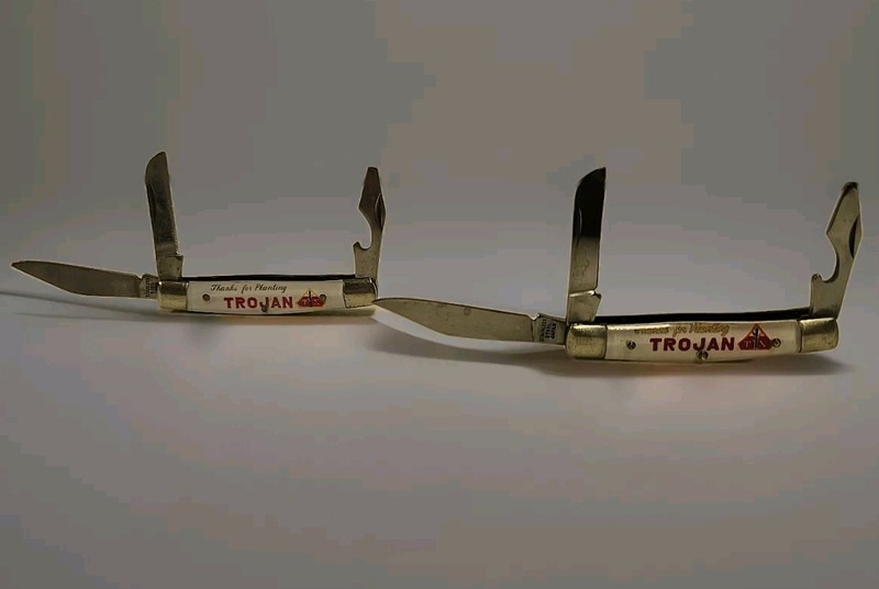 Vintage Thanks For Planting Trojan Seeds Advertising Pocket Jack Knife Pair