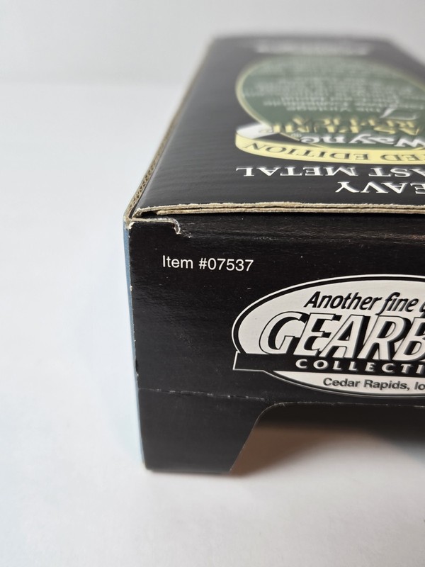 Gearbox John Deere Wayne Gas Pump Replica #07537 Die-Cast w/Box gallery