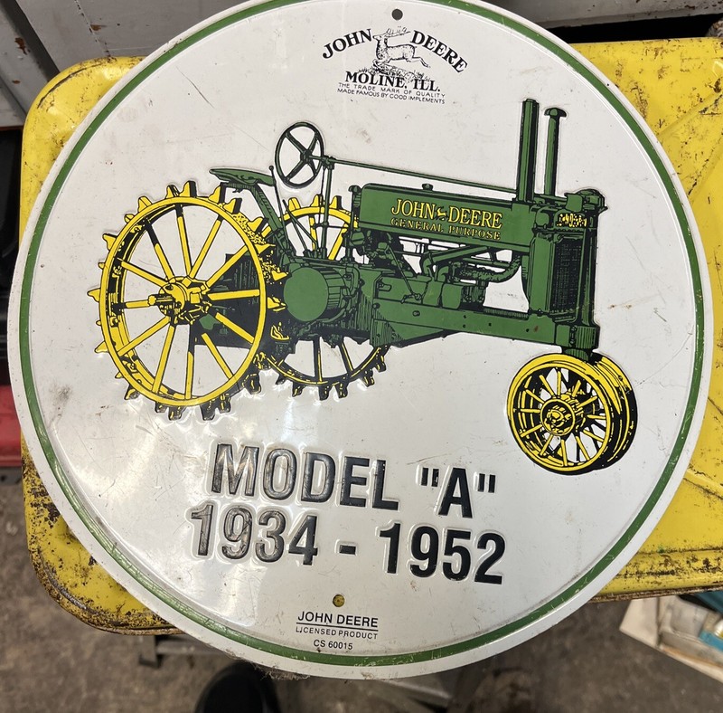 JOHN DEERE TRACTOR MODEL A 1934-1952 WHITE TIN ADVERTISING SIGN 12″ ROUND